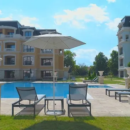 Апартаменти Relaxing In Carpe With Pool&parking By Flat Manаger Святі Костянтин і Олена