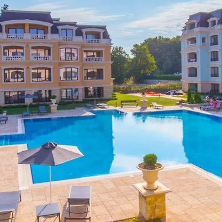 Апартаменти Relaxing In Carpe With Pool&parking By Flat Manаger Святі Костянтин і Олена
